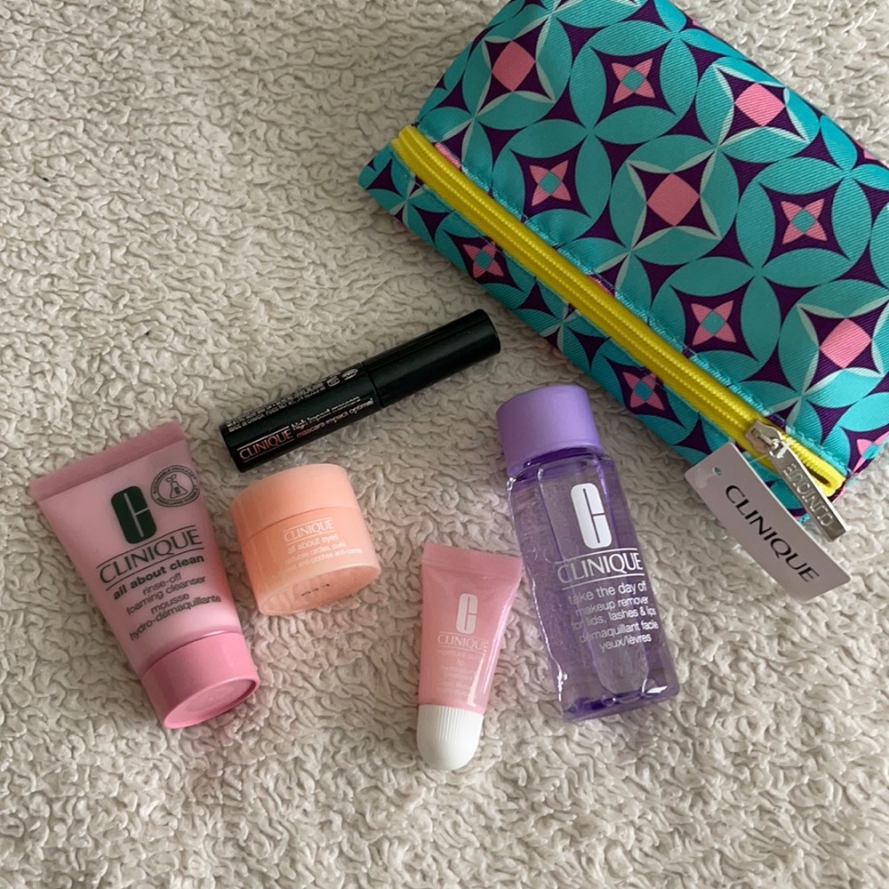NEW Clinique Pouch with Clinique samples